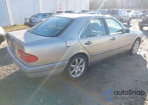 1997 Mercedes-Benz E 320 из США, поврежденный, VIN WDBJF55F9VJ026979